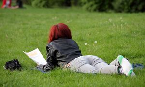 Te trzy nawyki świadczą o inteligencji. Ludzie mylą je z lenistwem