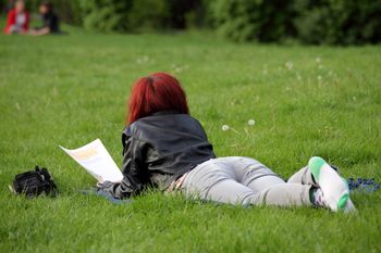 Te trzy nawyki świadczą o inteligencji. Ludzie mylą je z lenistwem