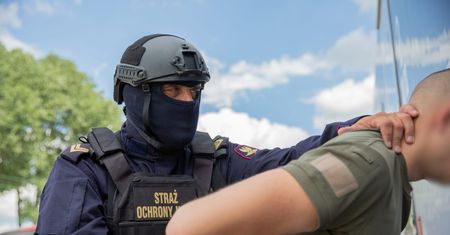 Zatrzymani za kradzież kabla kolejowego mieli przy sobie narkotyki