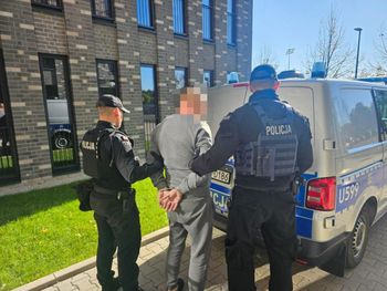 Gmina Sośnie: Policja uratowała 72-latkę więzioną przez ojca i syna