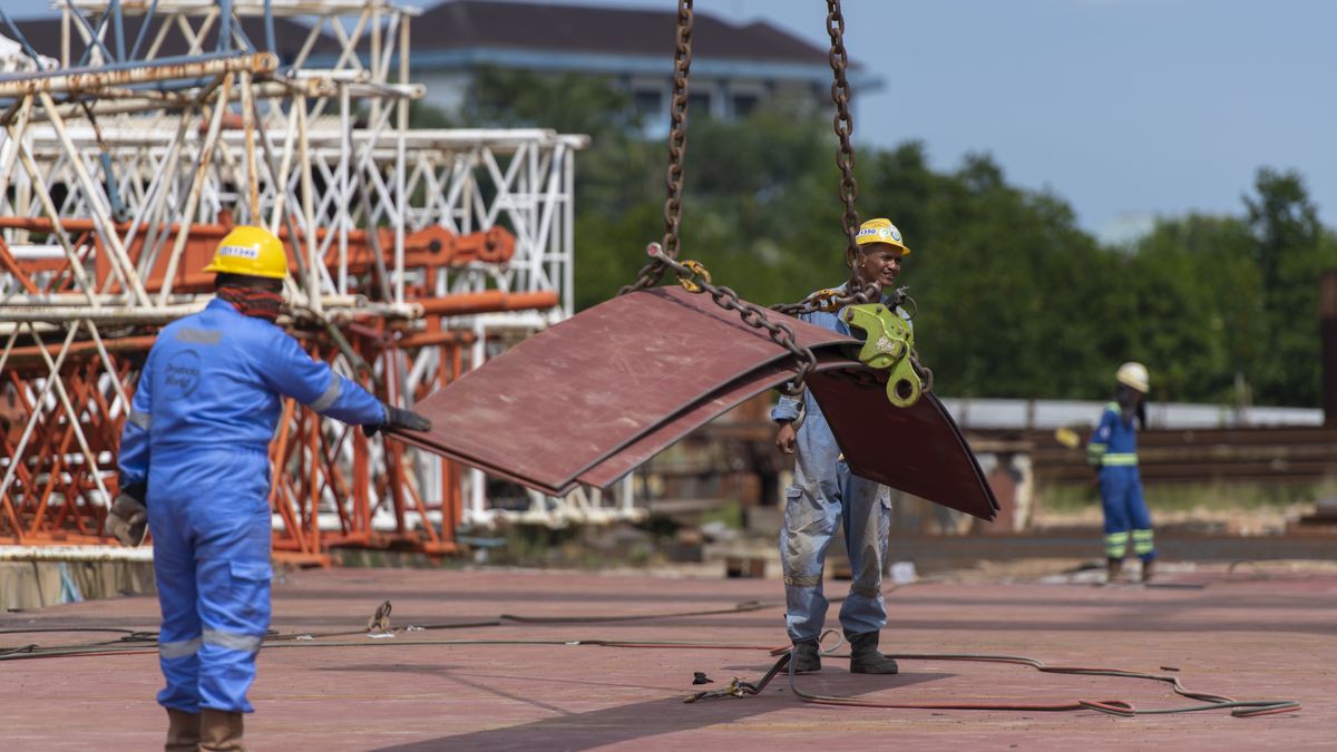 Workers at the Marco Polo Marine Ltd. shipyard in Batam Island, Indonesia, on Monday, Jan. 16, 2023. Asian nations counting on offshore wind farms to meet clean energy goals are facing an increasing shortage of ships for installing the massive turbines in the sea. Photographer: Edwin Koo/Bloomberg via Getty Images