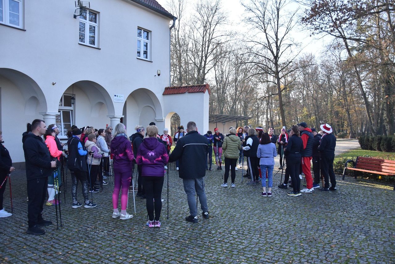 Smogulec: Gołanieckie spotkania z kijkami - sposób na aktywne sobotnie popołudnie