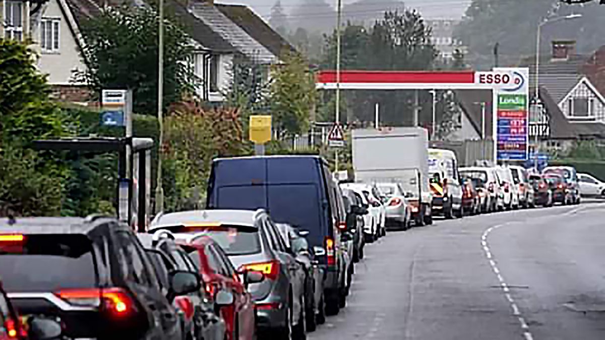 Kierowcy w Wielkiej Brytanii zmagają się z problemami z dostępnością paliwa