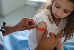 Uciekają przed szczepieniami. Rodzice wypisują dzieci