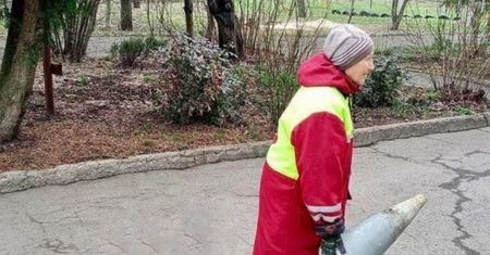To zrobiła mieszkanka Charkowa. "Nie zadzierajcie z babuszką!"