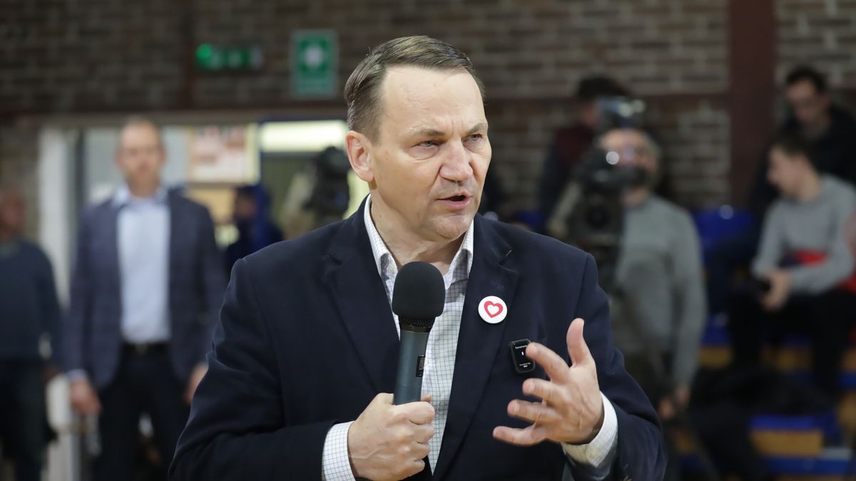 Radosław Sikorski spotyka się z wyborcami. 