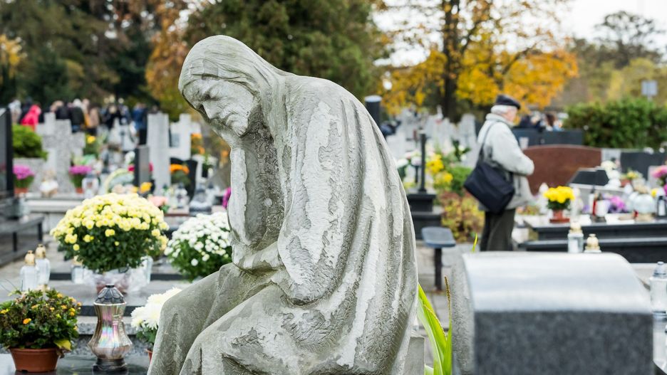 Jak znaleźć grób w 5 minut? Skorzystaj z wyszukiwarki grobów!