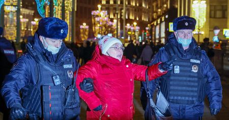 Putin próbuje zastraszyć protestujących. Obowiązkowa służba w Donbasie i gigantyczne kary