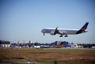 Branża lotnicza w kryzysie. Airbus ponownie ogranicza produkcję