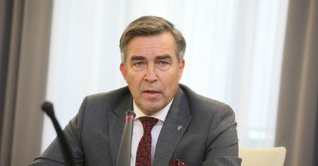Awans zamiast dymisji Gryglasa. Janusz Kowalski komentuje