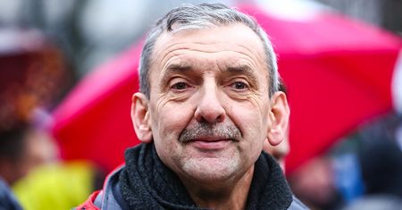 Broniarz wbił kij w mrowisko. Chodzi o nauczanie zdalne