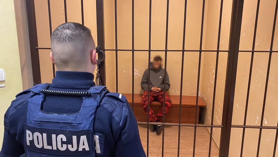 Mężczyzna ukrył się w szafie
