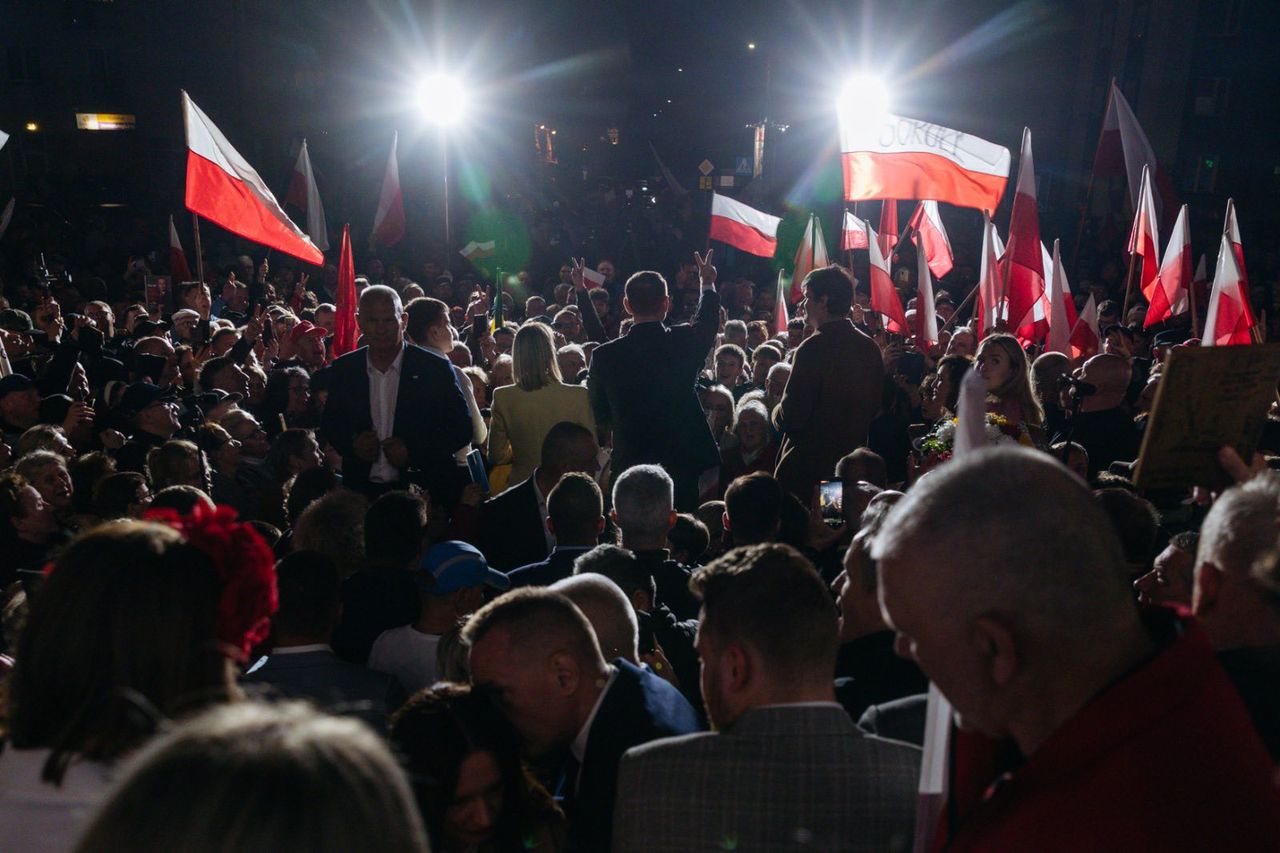 Wybory na włosku: Nawrocki odrabia straty w late poll, Trzaskowski tuż za nim