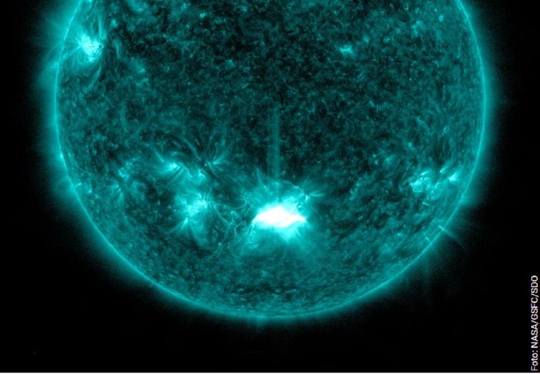 Ogromny wybuch na Słońcu. Chmura plazmy zbliża się w kierunku Ziemi