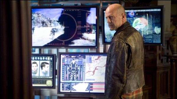 Brodaty Bruce Willis czy jego alter ego z grzywką? 1