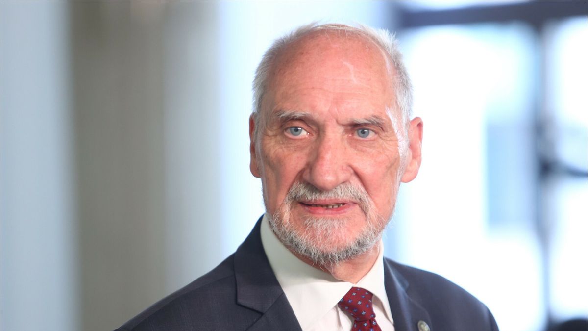 MON ujawnił, ile kosztowała podkomisja smoleńska Macierewicza