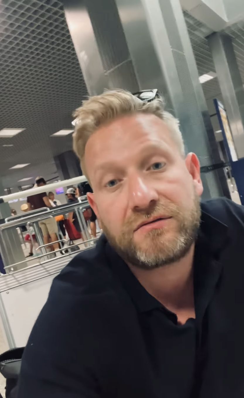 Lotniskowe perypetie Bartka Jędrzejaka