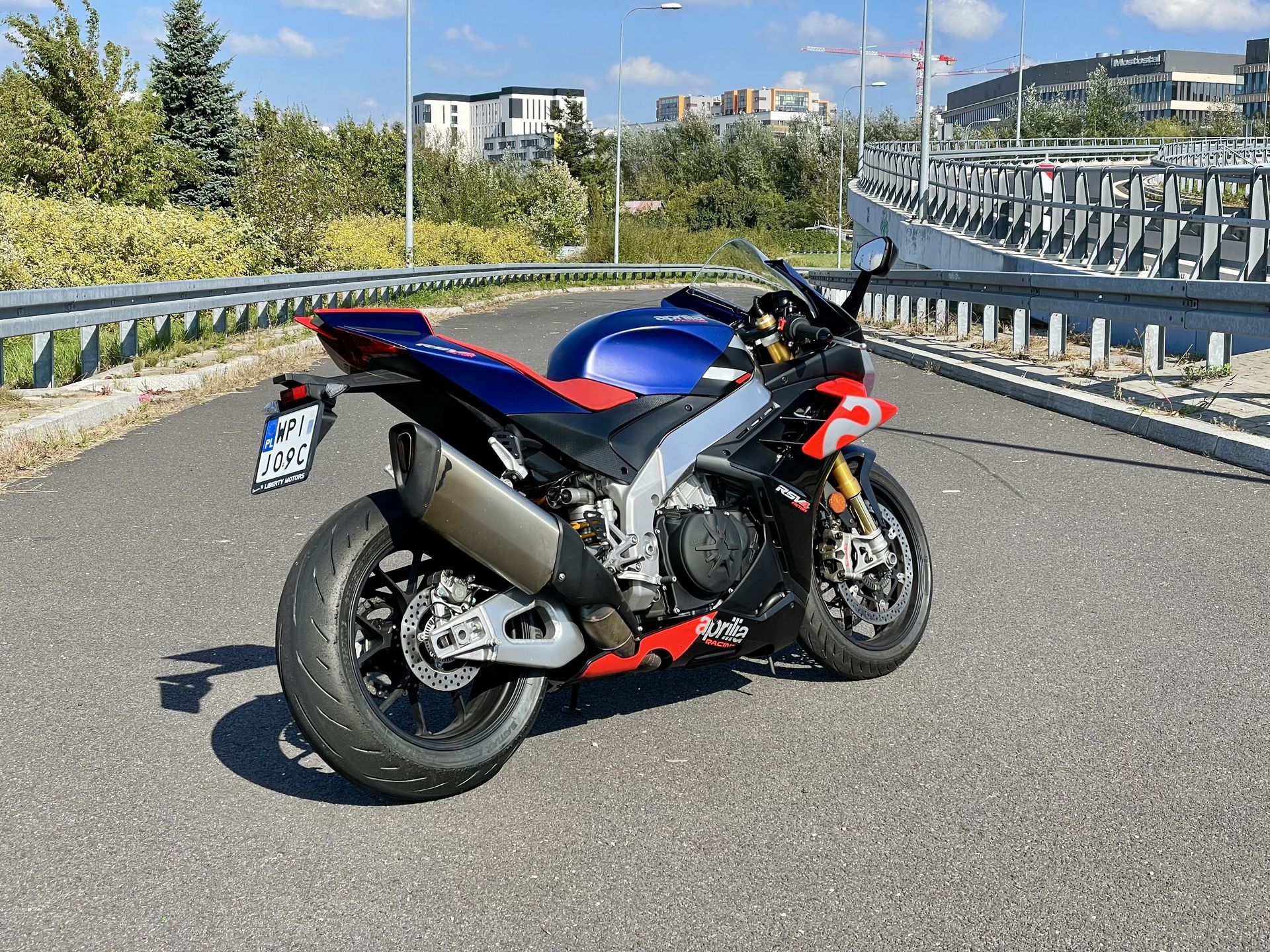Aprilia RSV4 Factory