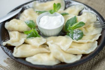 Już nie borówki, nie truskawki. Jesienią robię pierogi z innymi owocami i serkiem