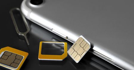 Polska tonie w plastikowych kartach SIM. Dane dają do myślenia