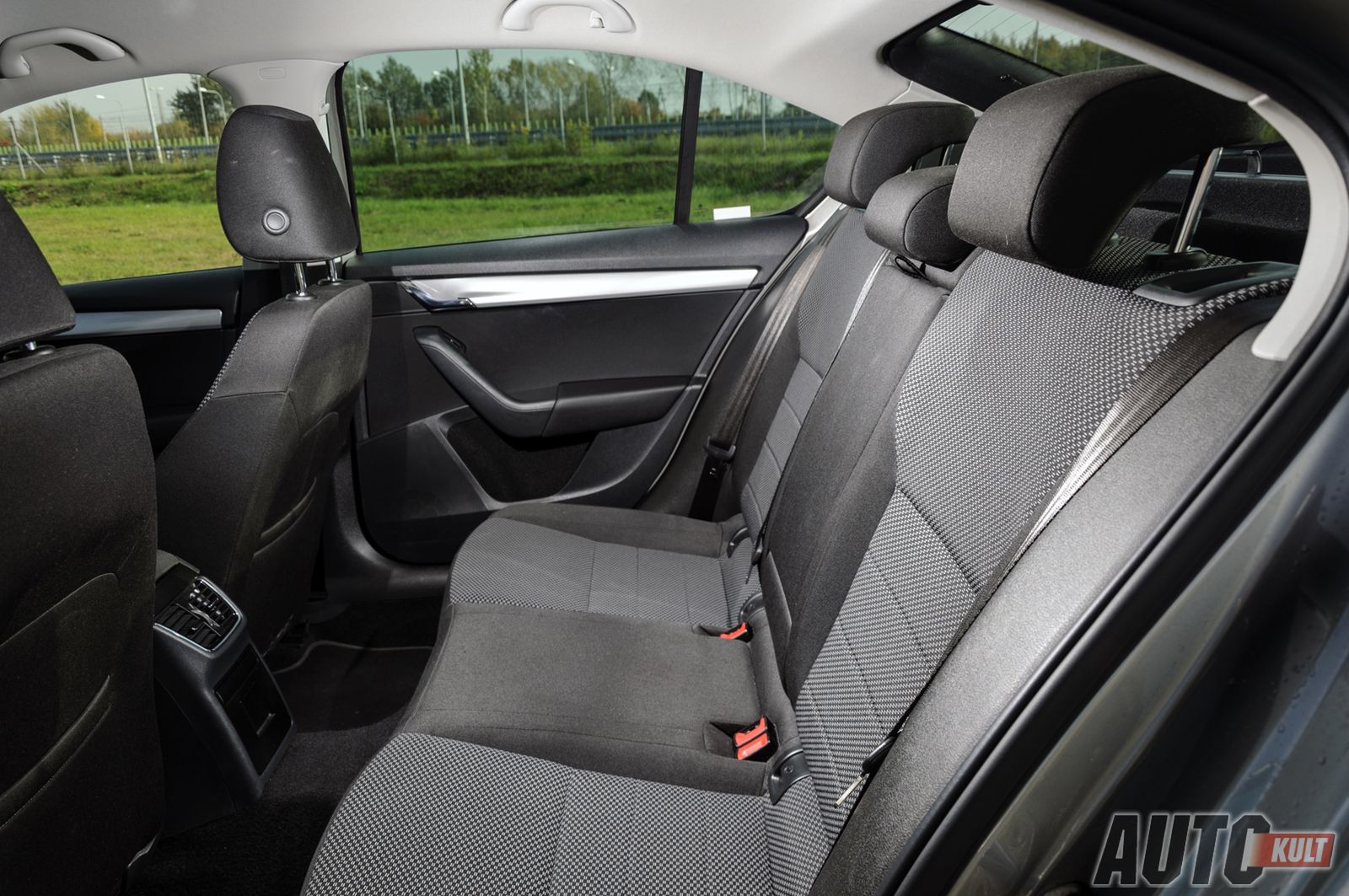 Škoda Octavia 1,2 TSI DSG Ambition - galeria zdjęć 21