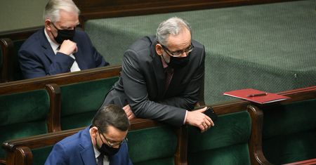 Koronawirus. Nieoficjalnie: rząd rozważa dodatkowe obostrzenia
