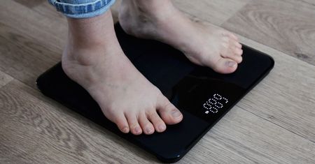 Waga spadnie nawet o 13 proc. Naukowcy mówią, czego więcej jeść