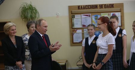 Szkolenia wojskowe w rosyjskich szkołach. Wprowadzono nowy przedmiot