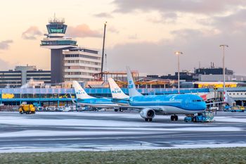 Tysiące podróżnych na europejskim lotnisku. Śnieżna burza sparaliżowała ruch