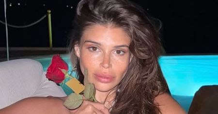 Anna Markowska pozuje topless z rzeźbą w ręku. Wyszło artystycznie?