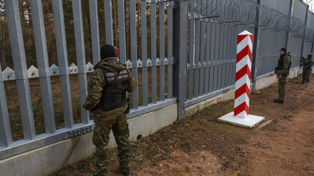 wizyta na granicy polsko-bia�oruskiej
Krynki, 13.11.2025. Wizyta studyjna na granicy polsko-bia�oruskiej w okolicach Krynek, 13 bm. (amb) PAP/Artur Reszko
Artur Reszko
bezpiecze�stwo, granica, granica polsko-bia�oruska, graniczna, narodowa, obrona, ochrona granicy, pa�stwa, plac�wka, Plac�wka Stra�y Granicznej w Krynkach, polityka, stra�, stra� graniczna, wizyta, wojsko polskie