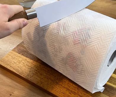 Przetnij ręcznik papierowy na pół. Trik, który ma ogromne znaczenie