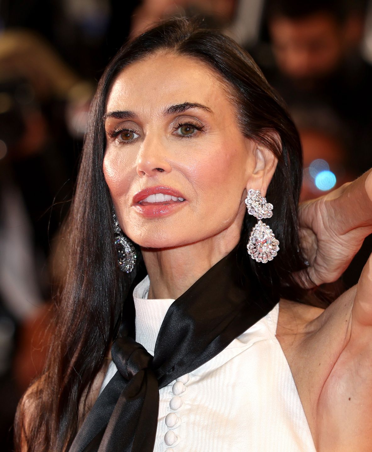 Demi Moore eksponuje żebra na festiwalu w Cannes