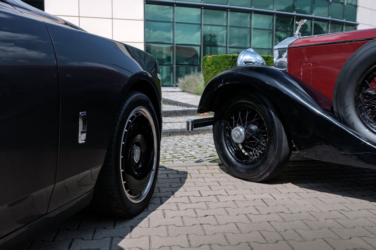 Rolls-Royce Phantom II (1935) i Rolls-Royce Phantom VIII (2025)