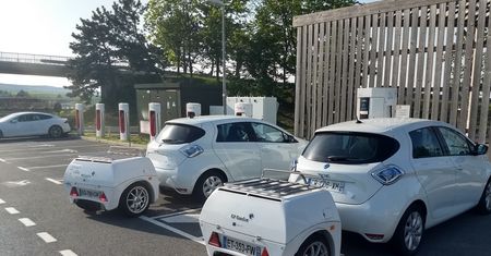 Francuzi mają pomysł na ograniczony zasięg elektryków. Jest tak absurdalny, że aż go lubię