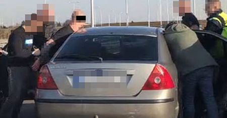Dynamiczna akcja „łowców głów” na obwodnicy Lublina. Trzech poszukiwanych w jednym samochodzie