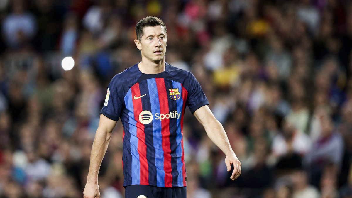 BARCELONA, SPAIN - OCTOBER 9: Robert Lewandowski of FC Barcelona during the La Liga Santander  match between FC Barcelona v Celta de Vigo at the Spotify Camp Nou on October 9, 2022 in Barcelona Spain (Photo by David S. Bustamante/Soccrates/Getty Images)