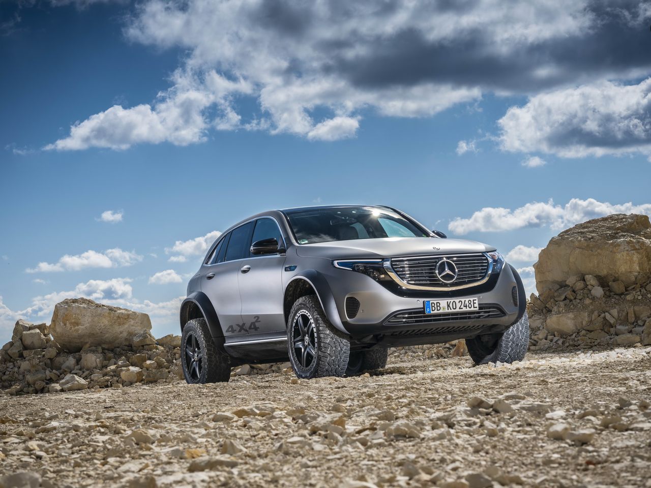 Mercedes EQC 4x4² to na razie koncept. Podobne pomysły widzieliśmy już wcześniej