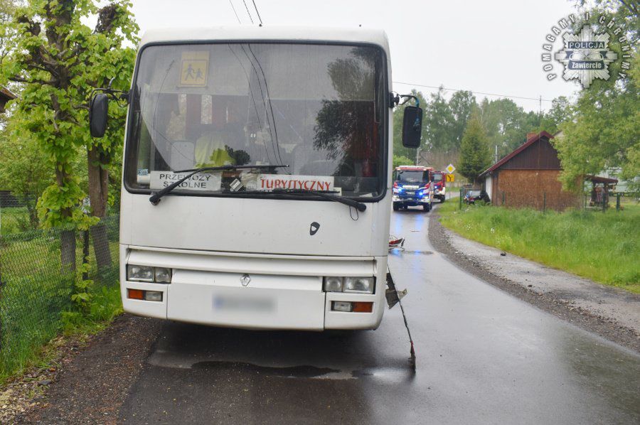 Przyłęk: Pijany kierowca osobówki doprowadził do zderzenia z autobusem przewożącym dzieci