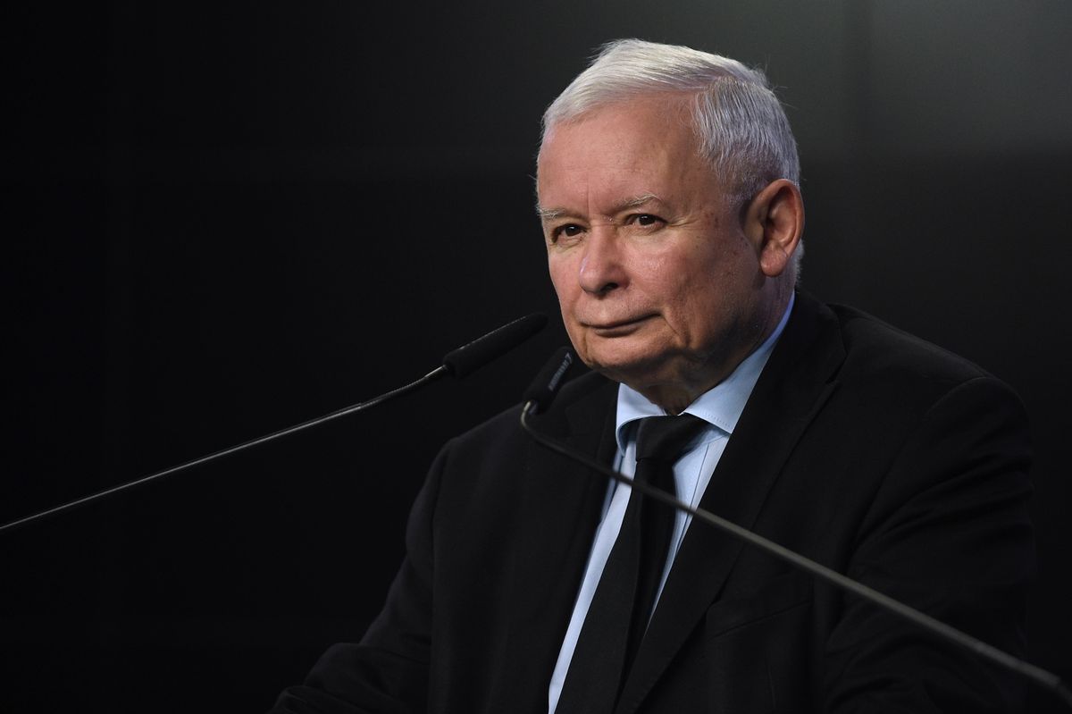 PiS chce zmienić konstytucję. Projekt wkrótce trafi do Sejmu. Na zdjęciu prezes PiS Jarosław Kaczyński