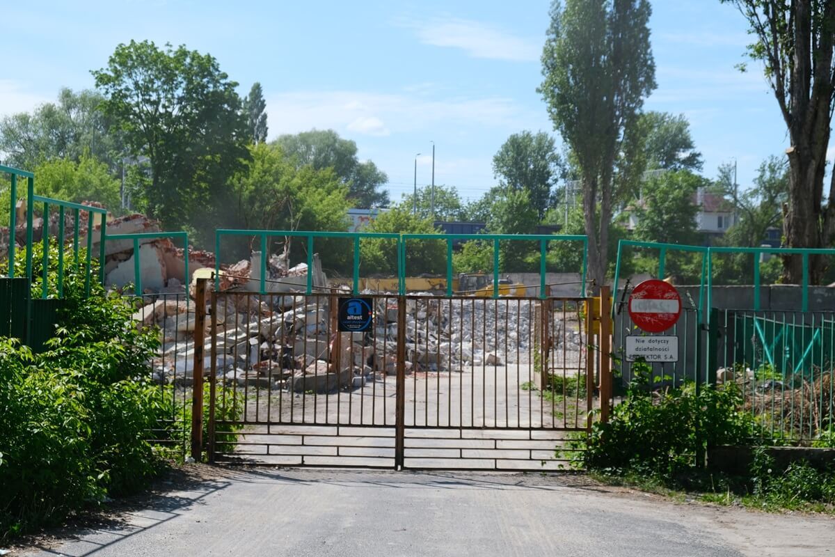 Wyburzanie dawnych budynków fabryki Protektor