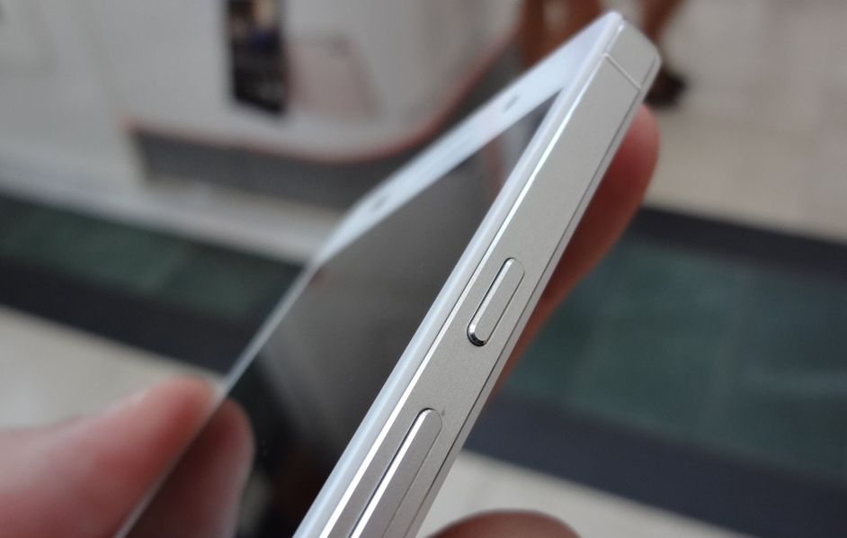 Już niedługo tylko Samsung i LG zostaną przy plastiku? 1