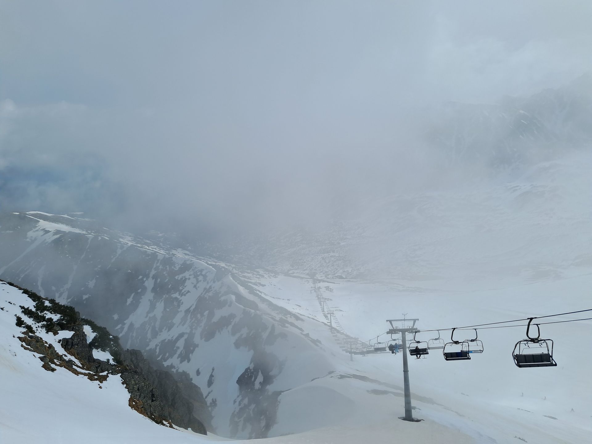Ośnieżone Tatry widziane z Kasprowego Wierchu wyglądają obłędnie