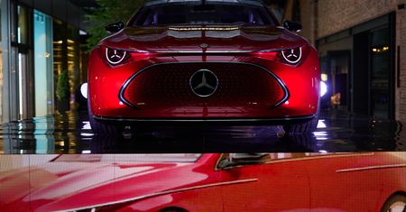 Mercedes rozwija silniki spalinowe i hybrydy. Elektryki nie idą jednak w odstawkę
