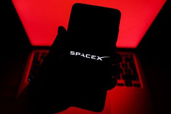 SpaceX chce przejąć Cursor. W grze 60 mld dolarów
