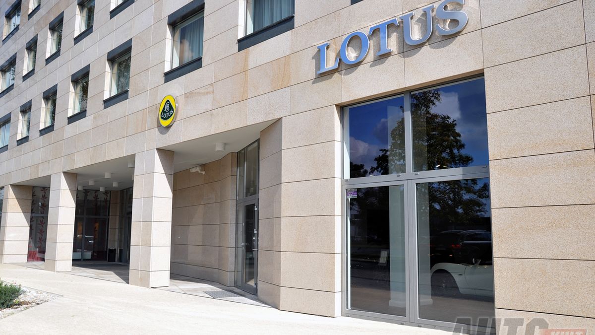 Salon Lotusa w Warszawie