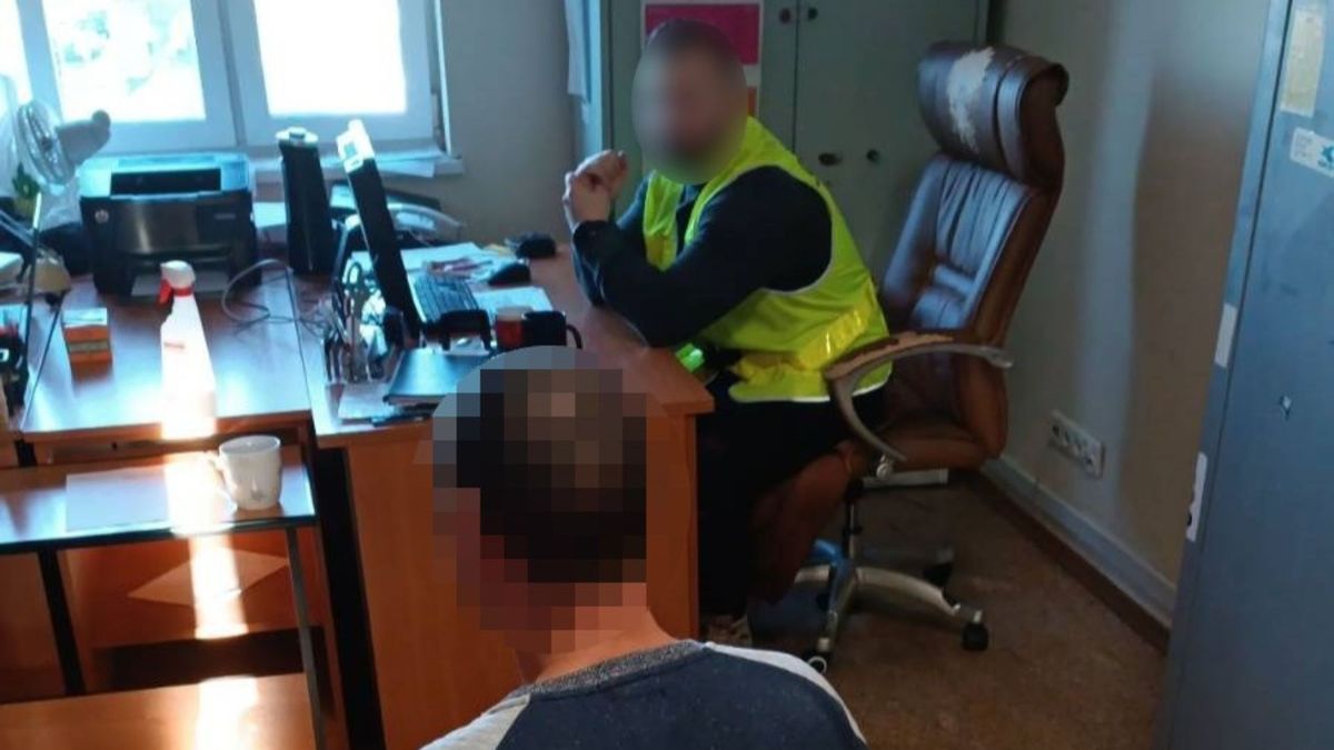 Włamał się do domu. Ubrał suche spodnie i skarpety. 