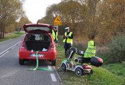 Ciągnął za autem seniora na wózku. 92-latek nie żyje