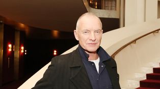 Jest gwiazdą "Sylwestra z Dwójką". Mało kto zna historię wuja z Polski