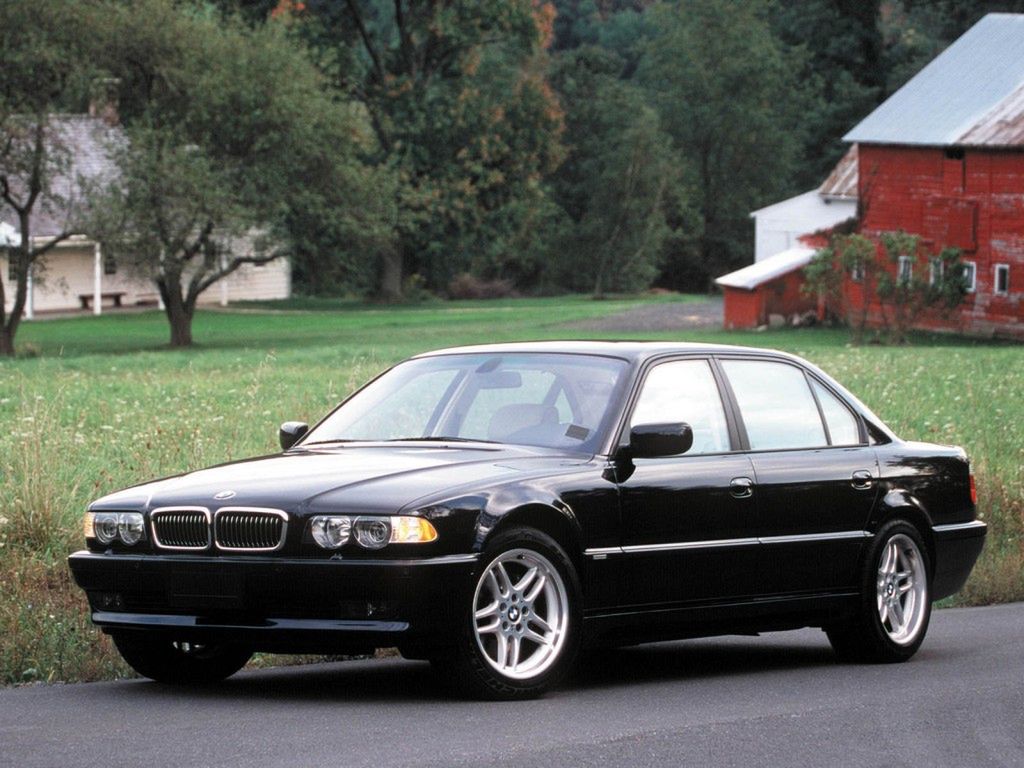 BMW 740i (E38)